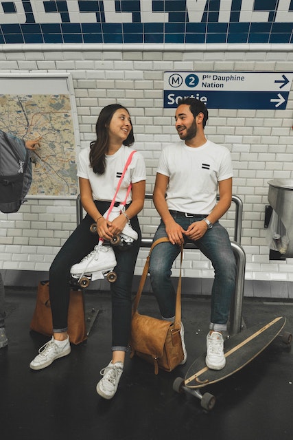 white sneakers with jeans