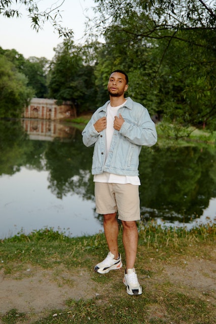 beige shorts with denim jacket