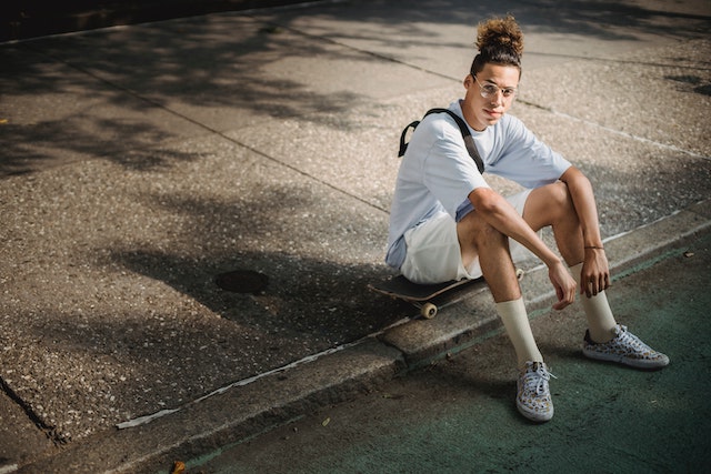 sneakers with shorts and shirt