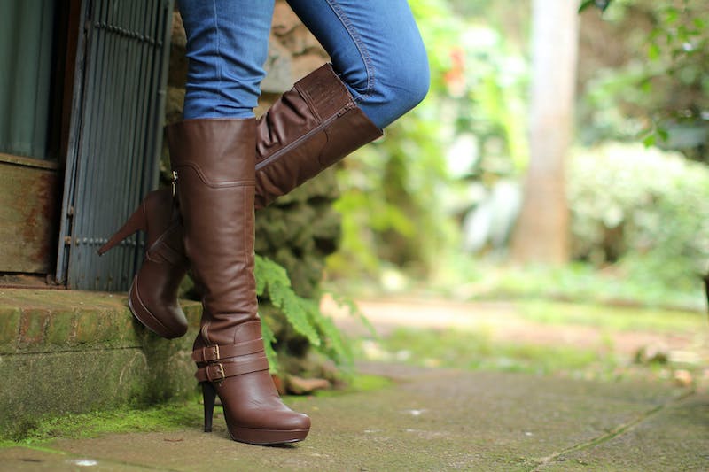 brown heeled boots with jeans
