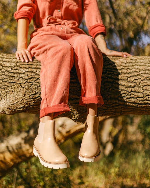 chelsea boots with orange pants